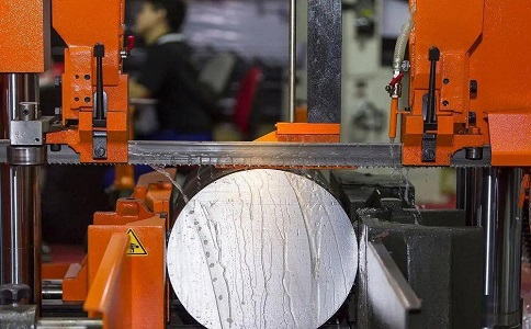 银海立式金属带锯床切削出现跑带故障解决方法！